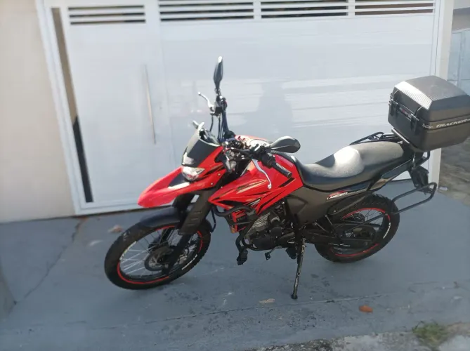 Moto extremamente nova.