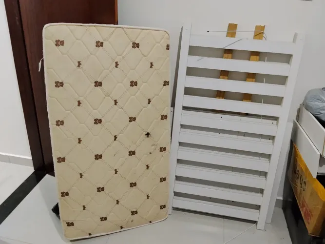 Berço com colchão (Acompanha mosquiteiro) BEM CONSERVADO