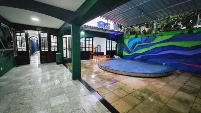 Um Lugar Imóveis aluga: Casa de 600 m² reformada com 3 quartos na Boaventura da Silva, Red