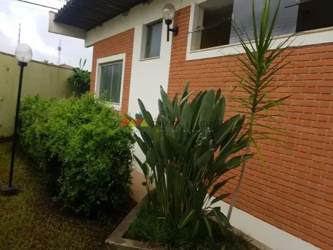 Casa 3 DORMITÓRIOS SENDO 1 SUÍTE - perto da Unimed mais de 1000mt2 de área