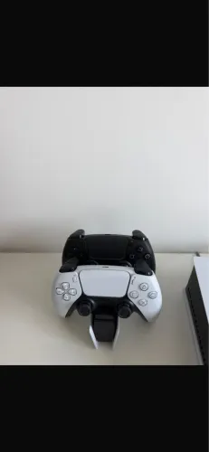 Vendo PS5 comprado a 4 meses. Atenção nao aceito trocas . Só dinheiro.