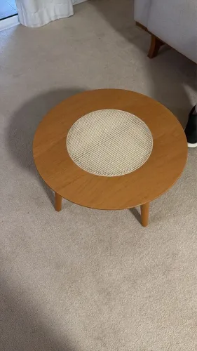 Mesa de centro em madeira e palha