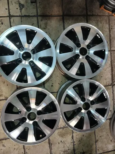 Vendo jogo de Roda aro 14 ford e Peugeot