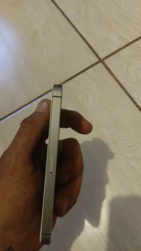 Vendo iPhone pra.retirar peças não sei o defeito era da minha irmã ..do jeito que está