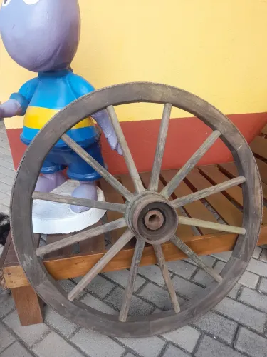 Antiga roda de carroça 90cm