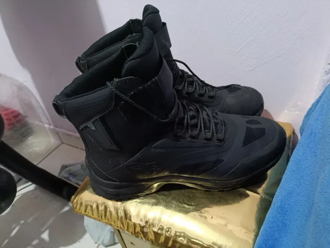 Bota de motoqueiro ALPINESTAR original zerada N°43