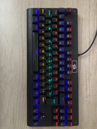 Teclado Redragon Dark Avenger Rainbow mecânico Switch Brown