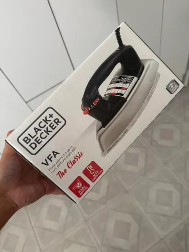 Ferro de Passar Roupa a Seco Black & Decker VFA Preto/Metálico - 127V