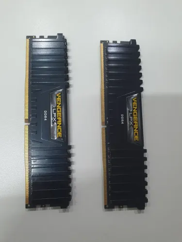 Memória RAM Corsair Vengeance LPX 8GB (2x4GB) DDR4 3000MHz