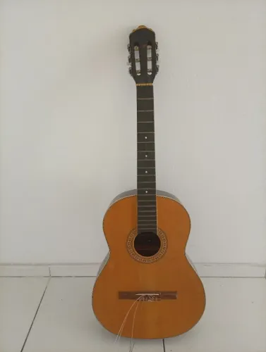 Violão Giannini para estudo.