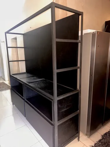 Armário industrial com painel Tv
