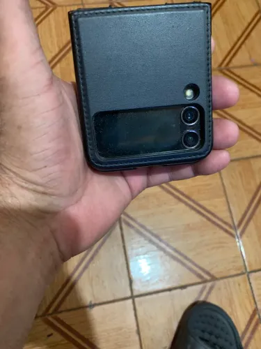 Celular Z3 dobrável estado de novo com detalhe