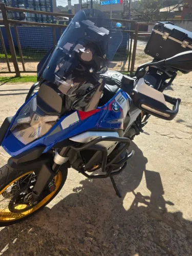 Moto muito nova, extremamente conservada e pronta para viajar. ?