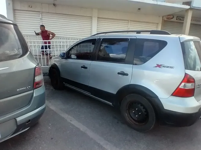 Nissan Livina Própria para Interior