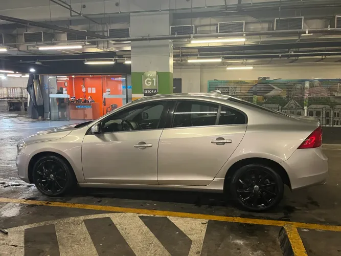 Volvo S60 T-5 Kinetic 2.0 245cv 4P 2016