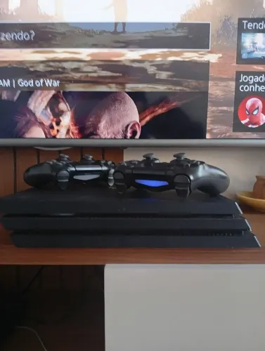 Playstation 4 pro 1TB com 2 controles e 3 jogos. Leia a descrição