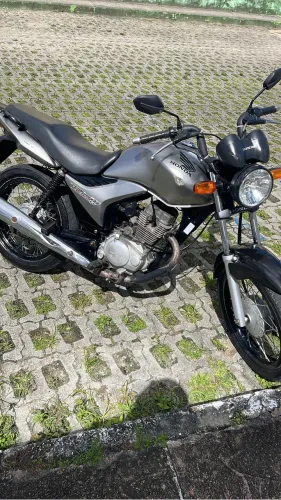 Vende-se uma titan 150