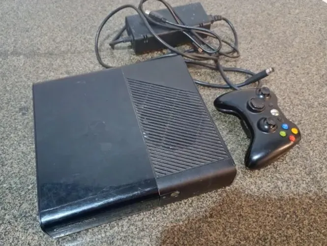 Xbox 360 Super Slim Detalhe Painel Frontal