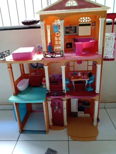 Vendo casa da Barbie grande, usada 
