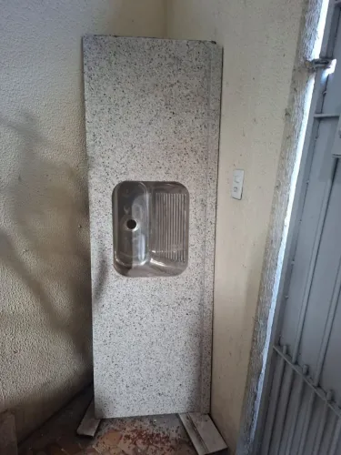 Vende se um tanque de mármore vom Cuba de inox medindo 180x60