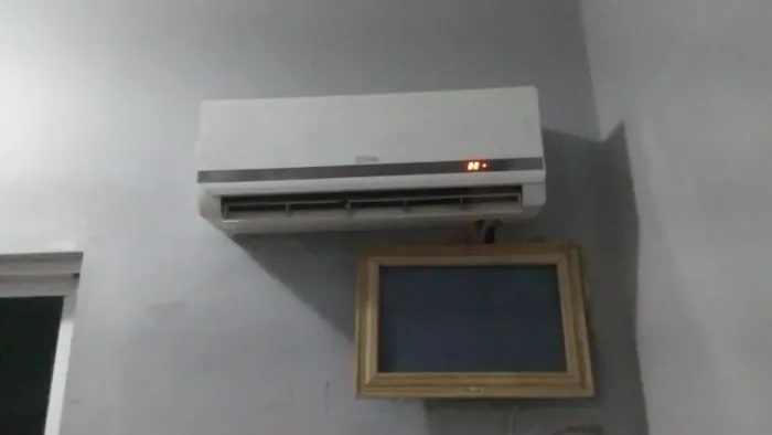 ? Ar Condicionado 12.000 BTUs Gelando Muito - R$ 800 pra sair hj q to indo sabado
