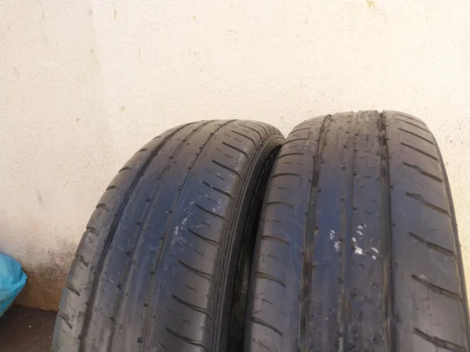 Par de Pneus Goodyear 175 70 14 sem nenhum conserto