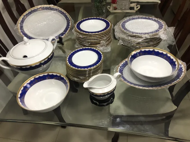 Aparelho de Jantar Alemão de Porcelana com design folheado ouro