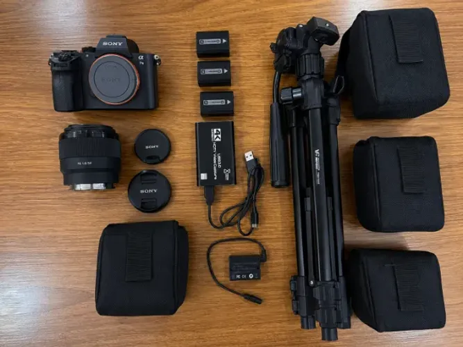 Sony Alpha A7 II Full Frame + Lente FE 50mm f/1.8 + acessórios