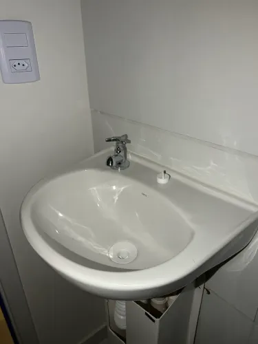 Pia de banheiro DECA NOVA