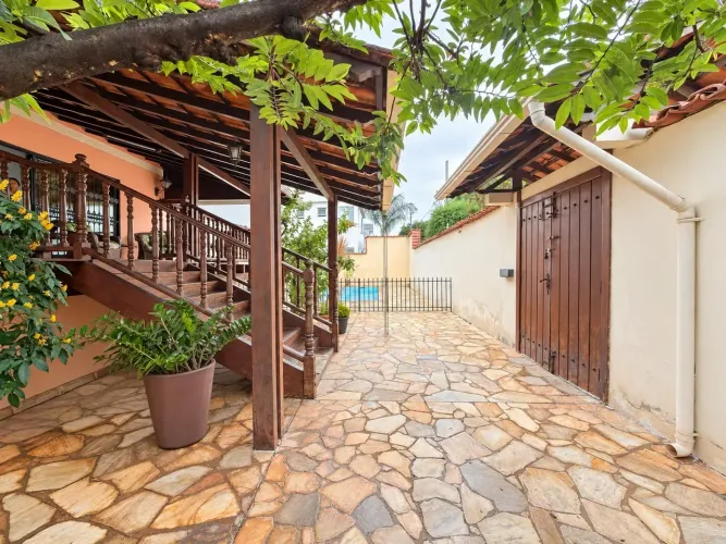 Casa com 3 quartos sendo 3 suítes 5 banheiros 3 vagas