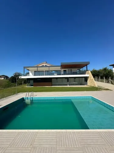 Casa Térrea - uma ilha com acesso a represa: 5 suítes - Igaratá - SP