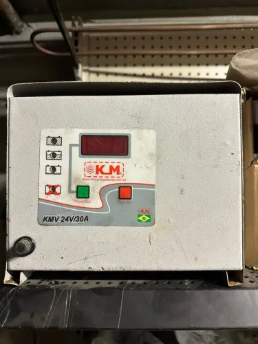 Carregador de Bateria Tracionária KM
