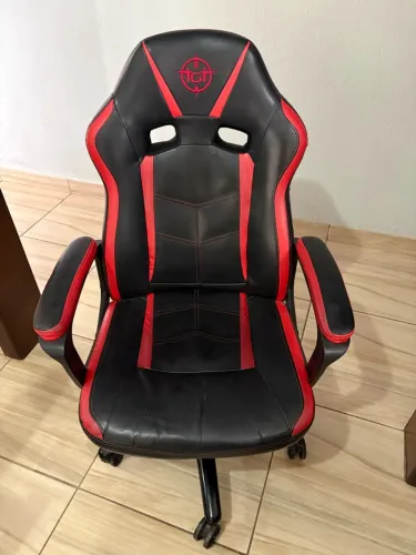 Vendo cadeira gamer + mouse de brinde