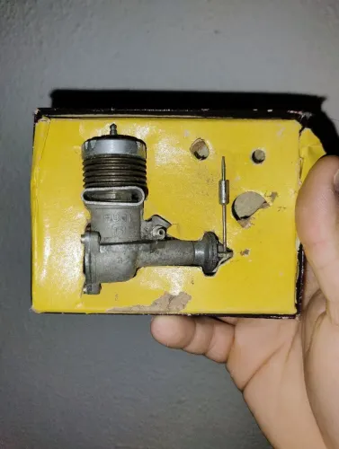 Miniatura de motor de barco
