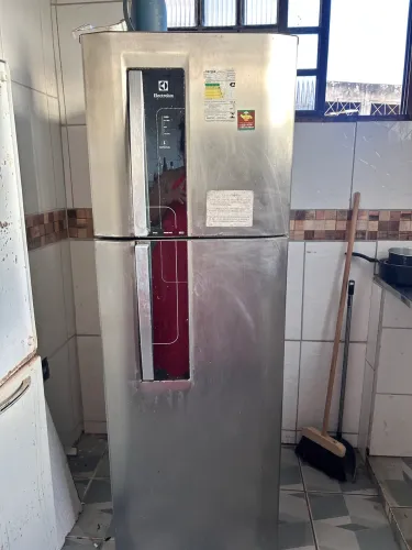 Geladeira Electrolux Frost Free Inox - Completa para Retirada de Peças