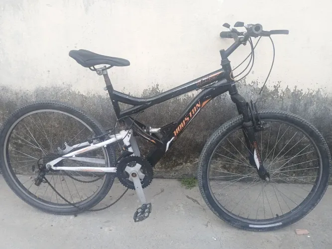 Vendo bicicleta Houston bike, em bom estado apenas com a marcha danificada