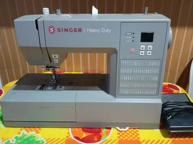 Máquina de costura SINGER Heavy Duty