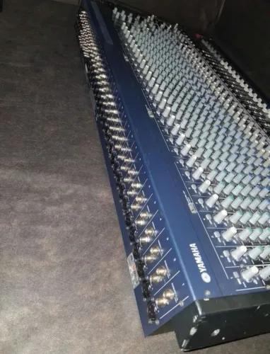 MESA DE SOM YAMAHA MG32/14FX