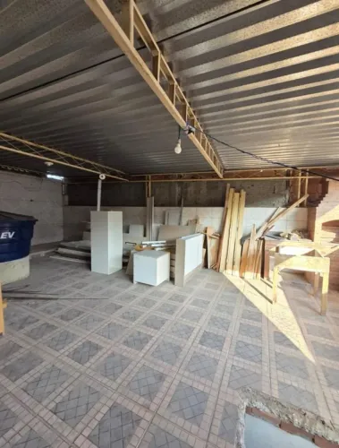 Grande oportunidade em vila residencial, com entrada independente em prédio de 3 andares.