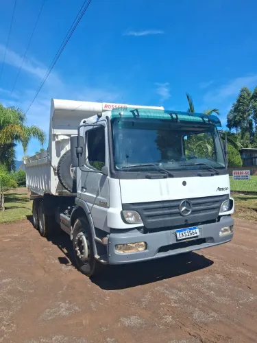 Atego caçamba