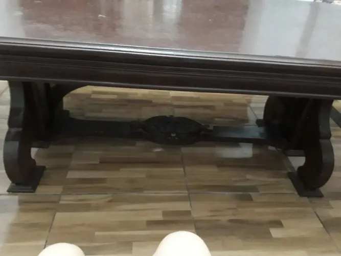 vendo mesa de madeira com 6 cadeiras