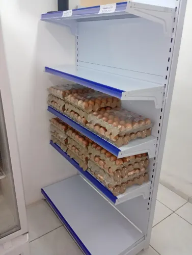 02 gôndolas comercial