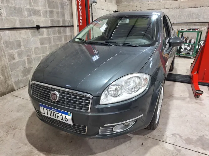 Fiat Linea Essence Dualogic 1.8 Flex 16V 4P 2012