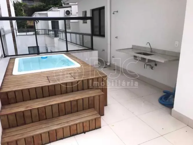 Cobertura duplex para venda tem 117 metros quadrados com 4 quartos em Tijuca - Rio de Jane