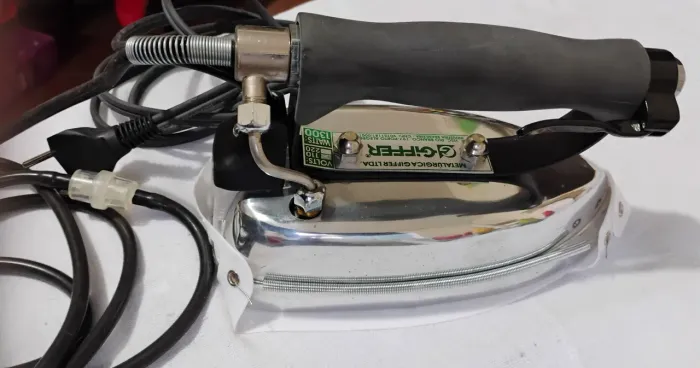 Ferro de passar a vapor  alta produtividade 