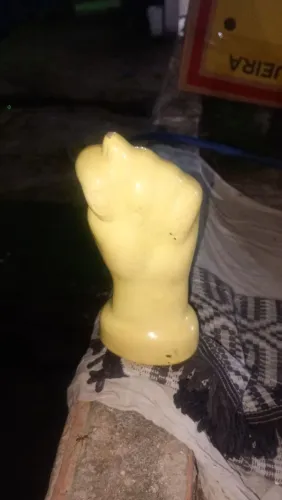 Figo de porcelana amarela