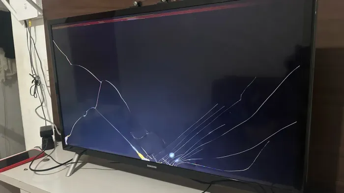 Vendo tv com defeito