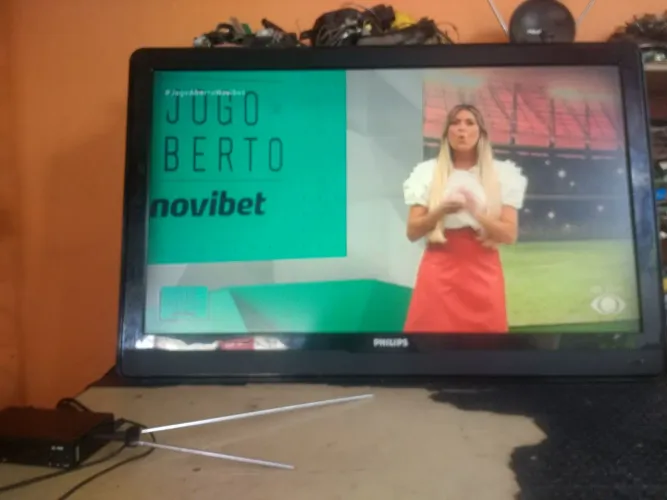 TV Philips analógica 300RS no