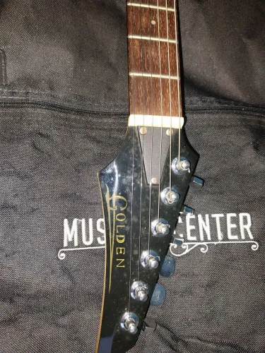 Guitarra Golden ( Aceito celular para troca )