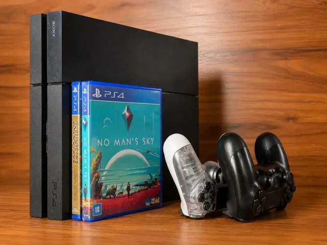 PlayStation 4 + 2 Controles e jogos